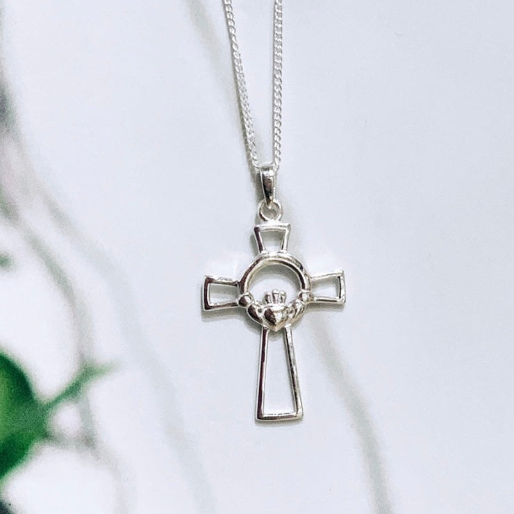 claddagh cross