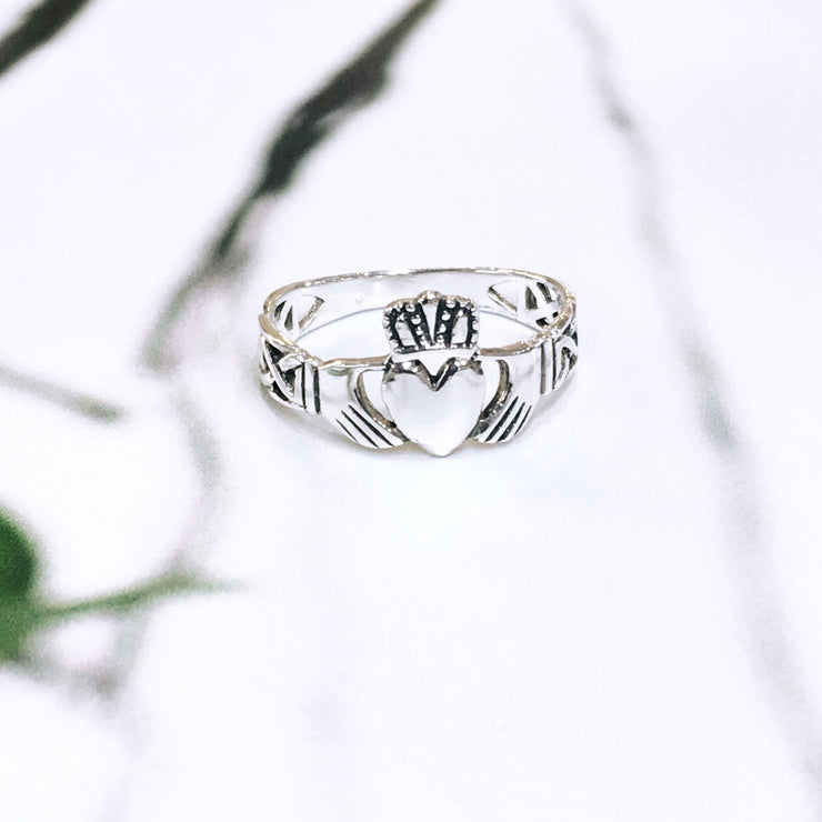 Sterling Silver Knotwork Claddagh Ring (Large Face)