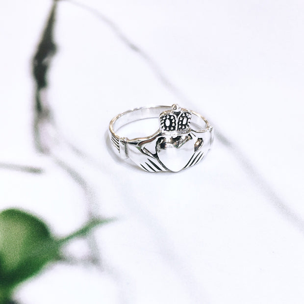 Sterling Silver Traditional Claddagh Ring (Large face)